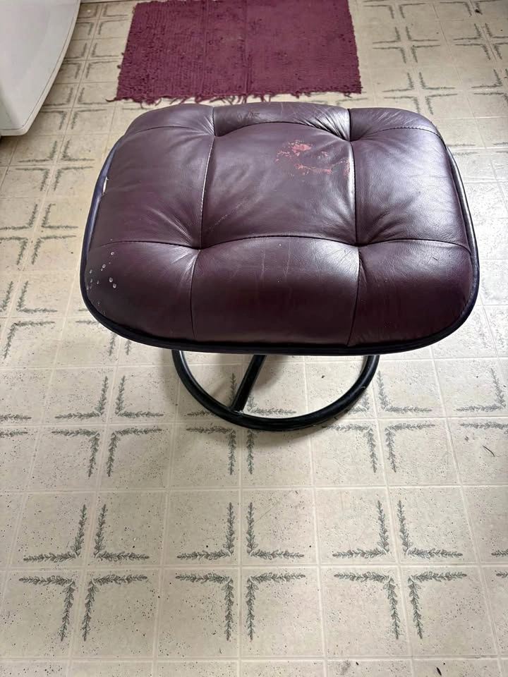 Tufted Swivel Ottoman