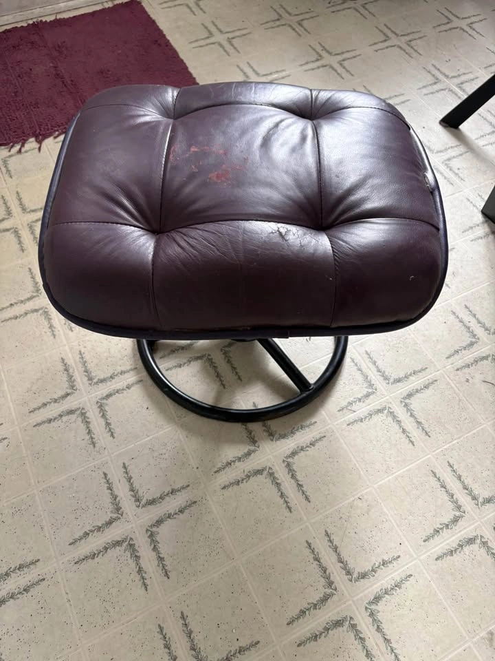 Tufted Swivel Ottoman - photo 2