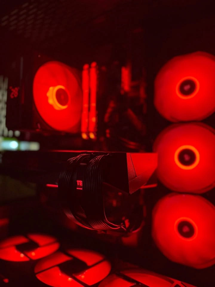 Premium Gaming PC | RTX 3080 - i7 10700k - 32GB - 1TB NVMe SSD - photo 2