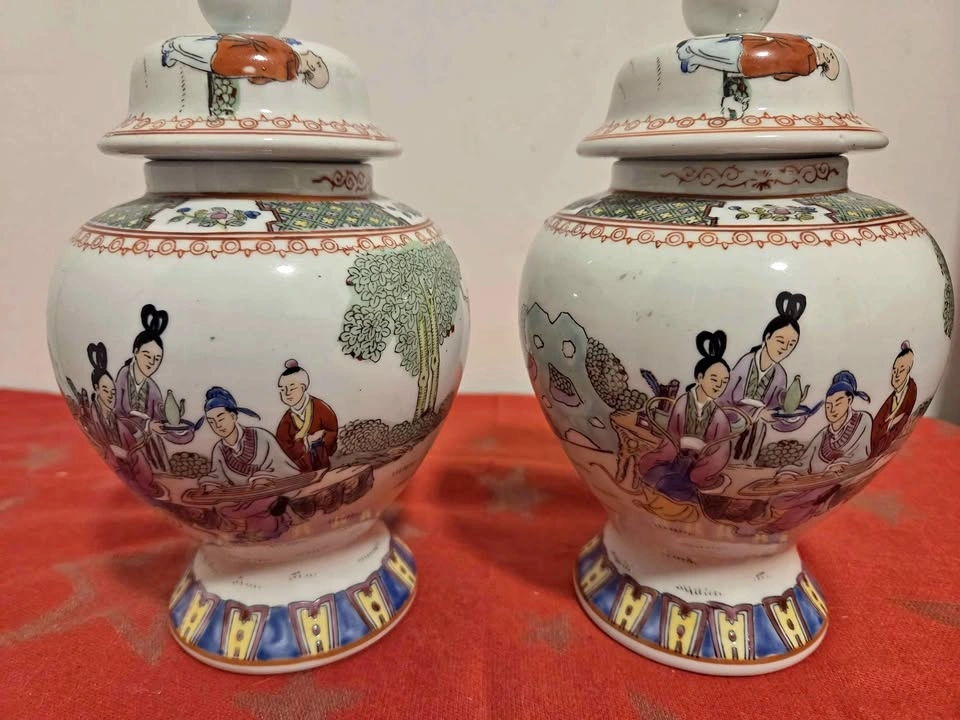 Pair of Vintage Chinese Porcelain Jar, Hand Painted