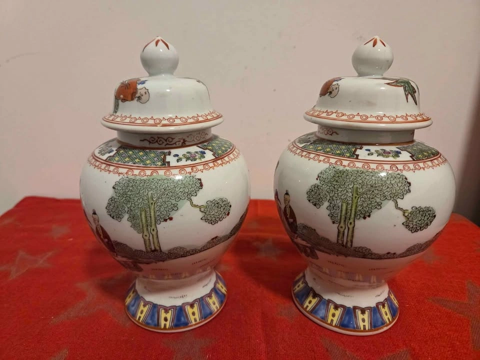 Pair of Vintage Chinese Porcelain Jar, Hand Painted - photo 2