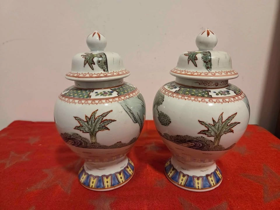 Pair of Vintage Chinese Porcelain Jar, Hand Painted - photo 3