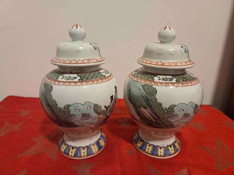 Pair of Vintage Chinese Porcelain Jar, Hand Painted - photo 4