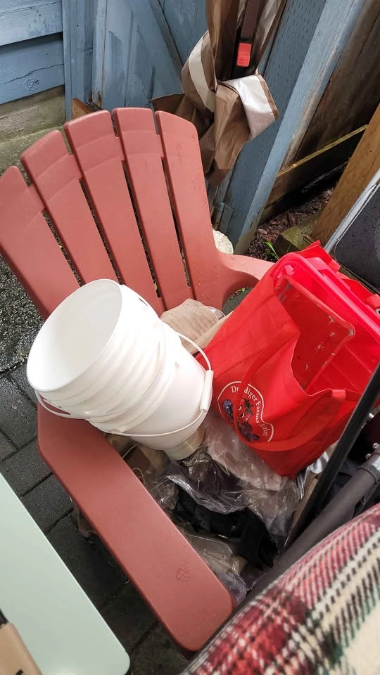 3 Plastic Adirondack Chairs + Side Table - photo 4