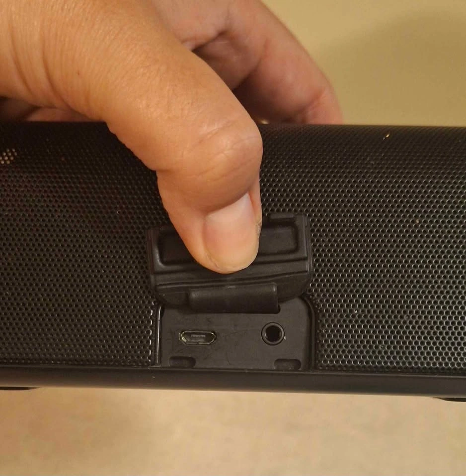 Rechargeable Bluetooth speaker - photo 4