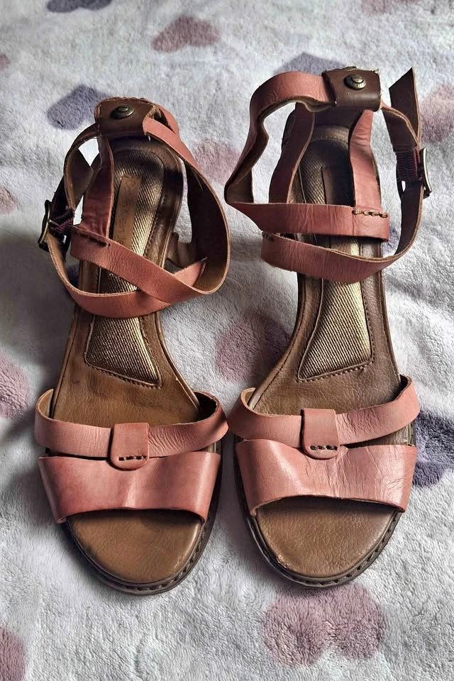 Strappy pink sandal