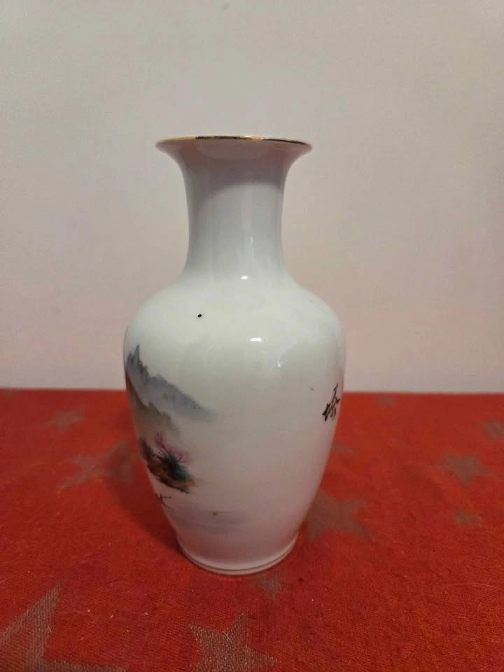 Vintage Chinese Hand-painted Landscape Scene Vase, 17cm tall - photo 2