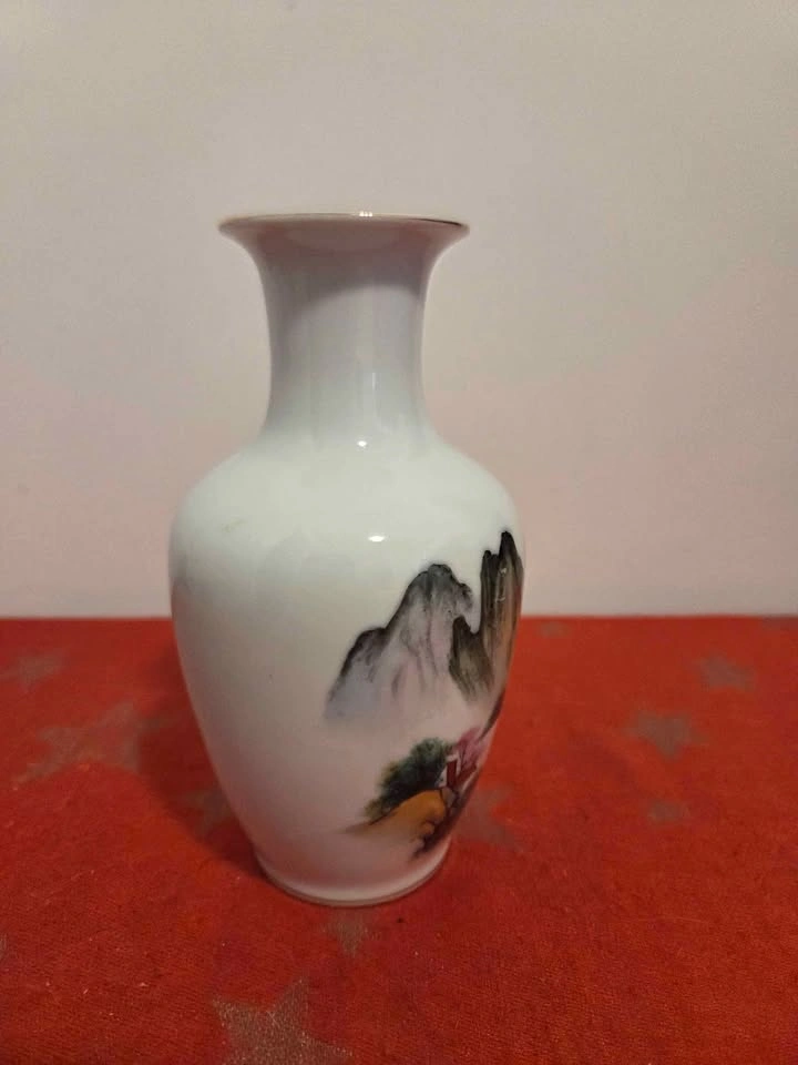 Vintage Chinese Hand-painted Landscape Scene Vase, 17cm tall - photo 4