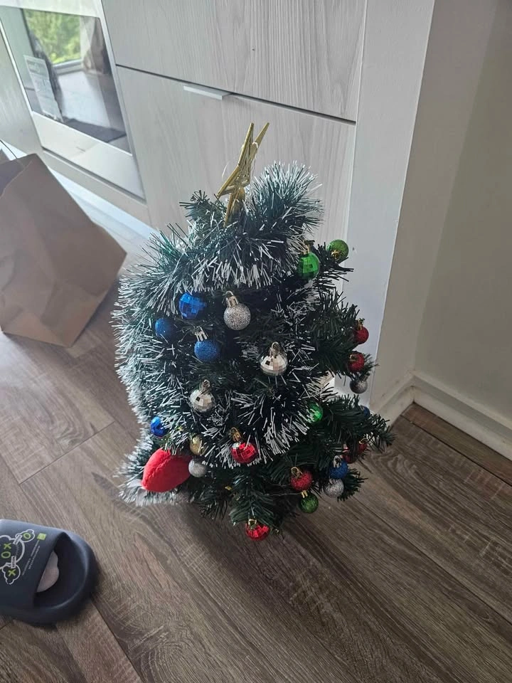 FREE - Christmas tree - photo 2