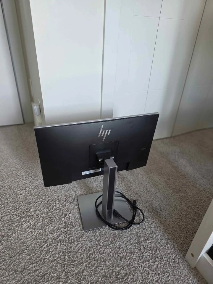 HP Computer Monitor - photo 2