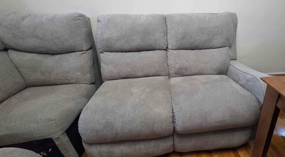 Franklin Power Reclining Sectional – Like New - photo 3
