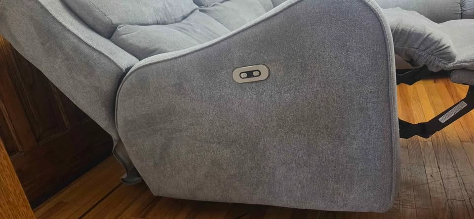Franklin Power Reclining Sectional – Like New - photo 5