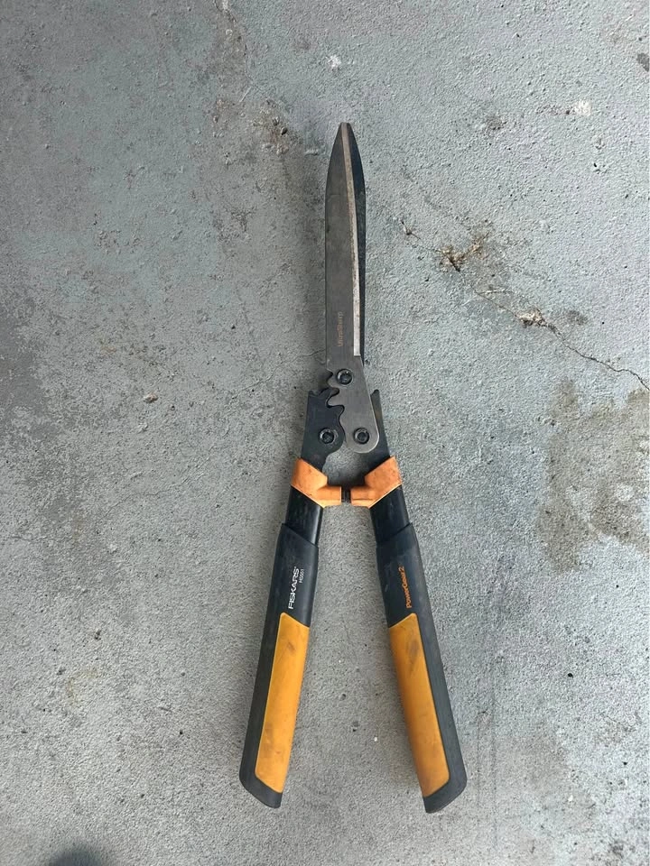 Fiskars HS551 PowerGear2 Hedge Shears