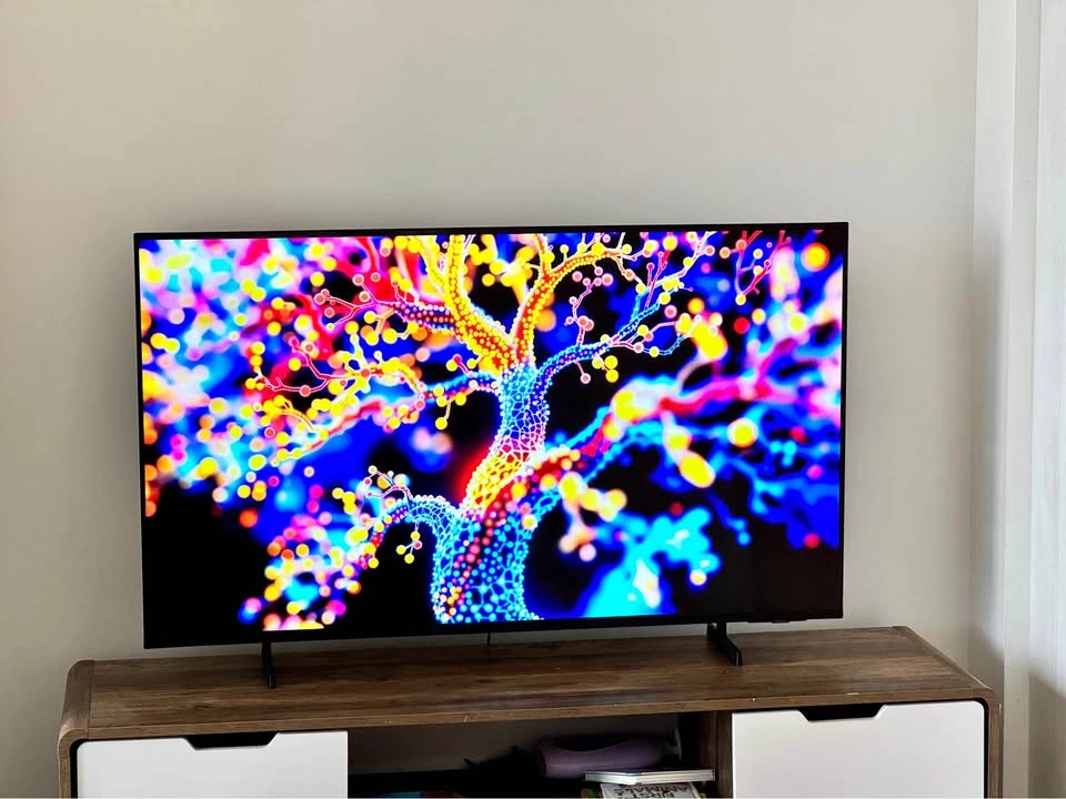 Samsung 50” 2025 4K Smart TV – Excellent Condition - photo 2