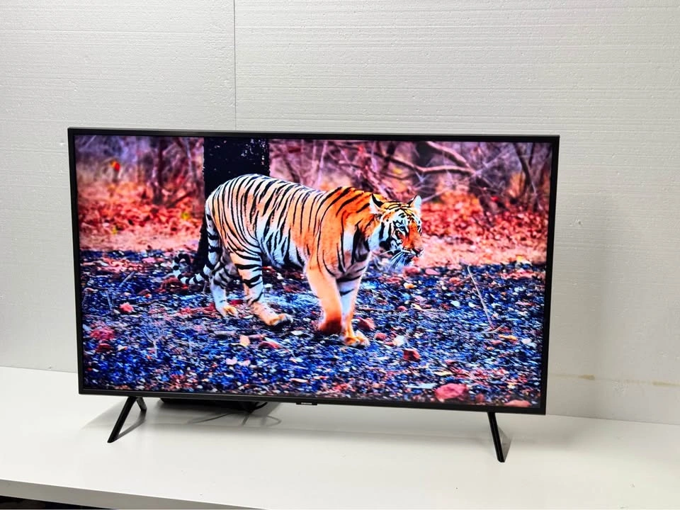 Samsung 43” QLED 4K Smart TV in excellent condition. - photo 3