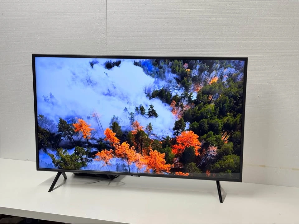 Samsung 43” QLED 4K Smart TV in excellent condition. - photo 4