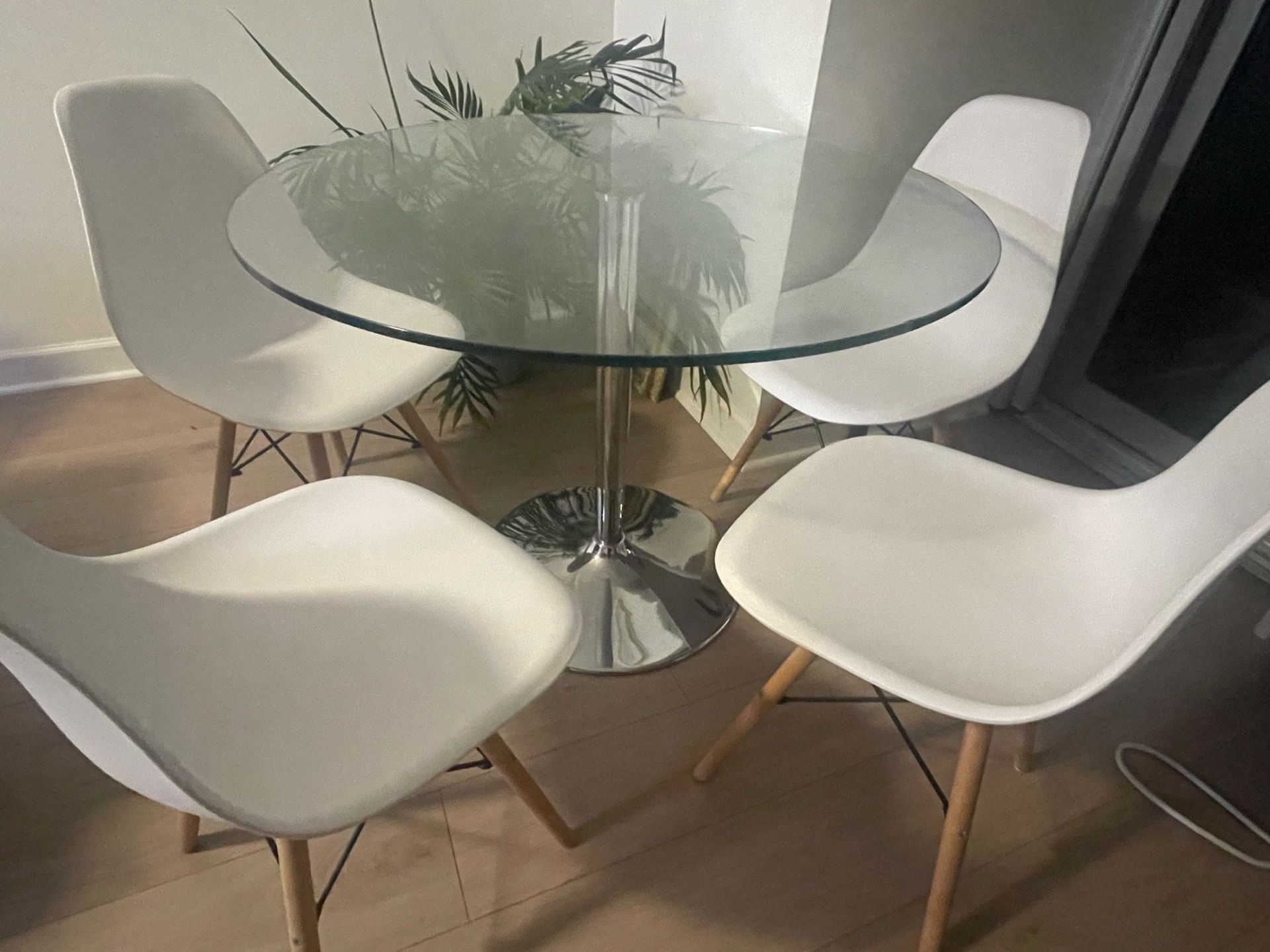 Round glass dining room table - photo 2