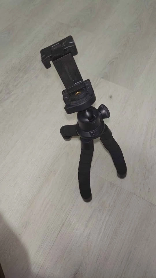 Flexible Smartphone Tripod - photo 2