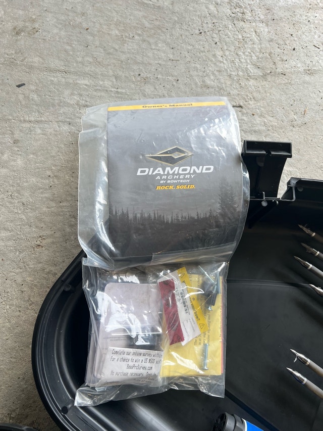 Diamond Archery Hawk Compound Bow Package - photo 5