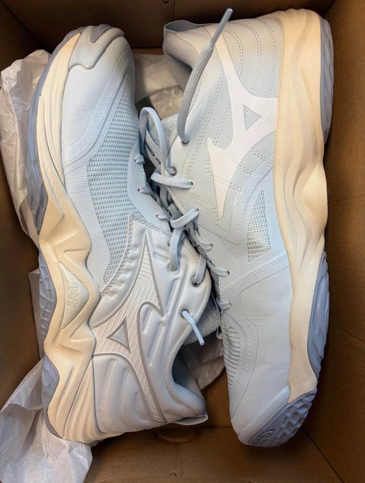 BRAND NEW Mizuno wave momentum elite - photo 2
