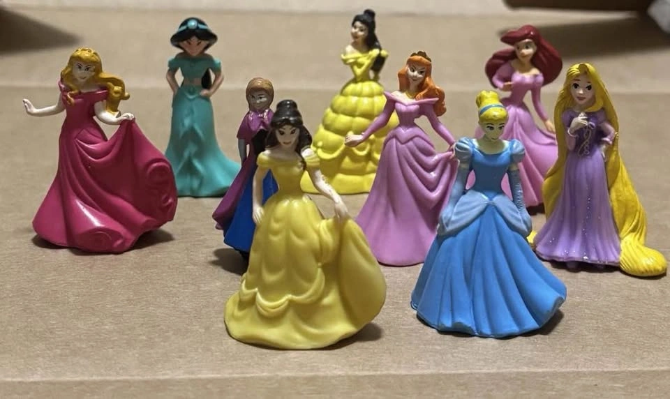 Disney Princess 2" Assorted Figurines Lot 9 - photo 2