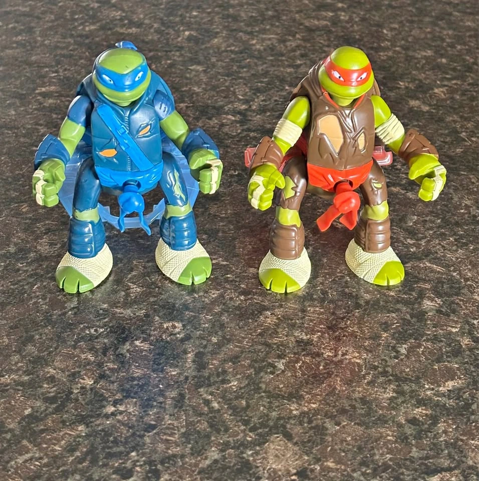 Viacom Teenage Mutant Ninja Turtle Leonardo + Michelangelo