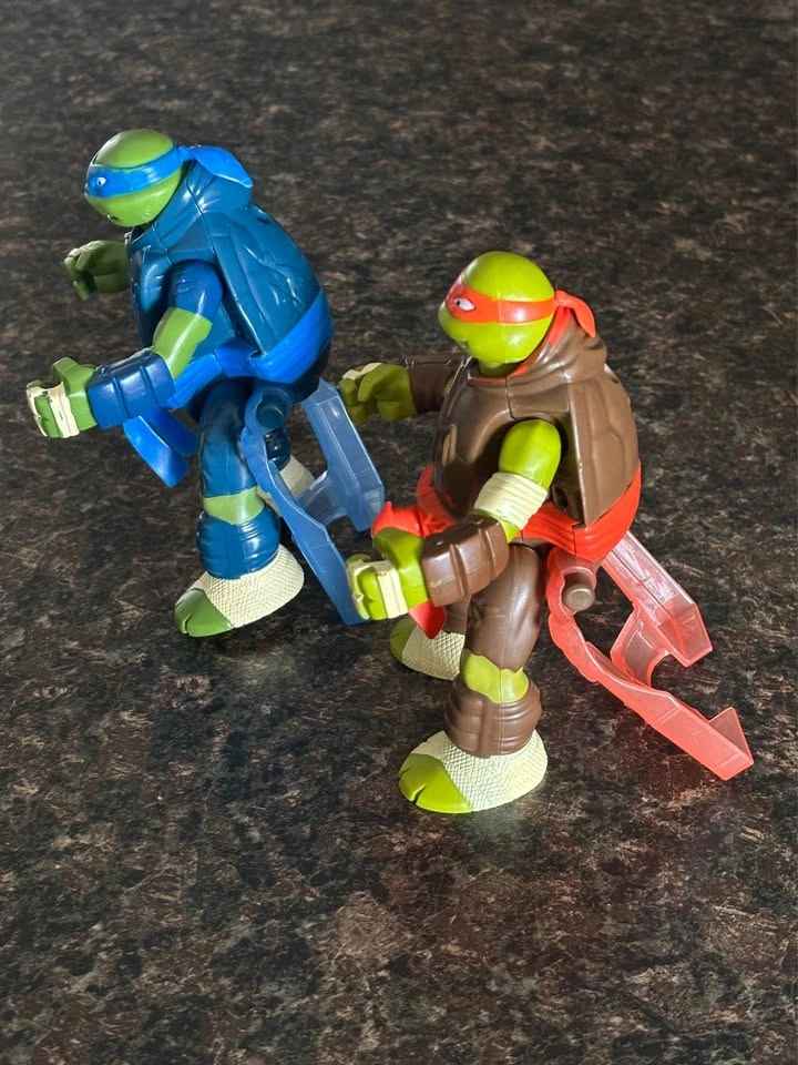 Viacom Teenage Mutant Ninja Turtle Leonardo + Michelangelo - photo 2