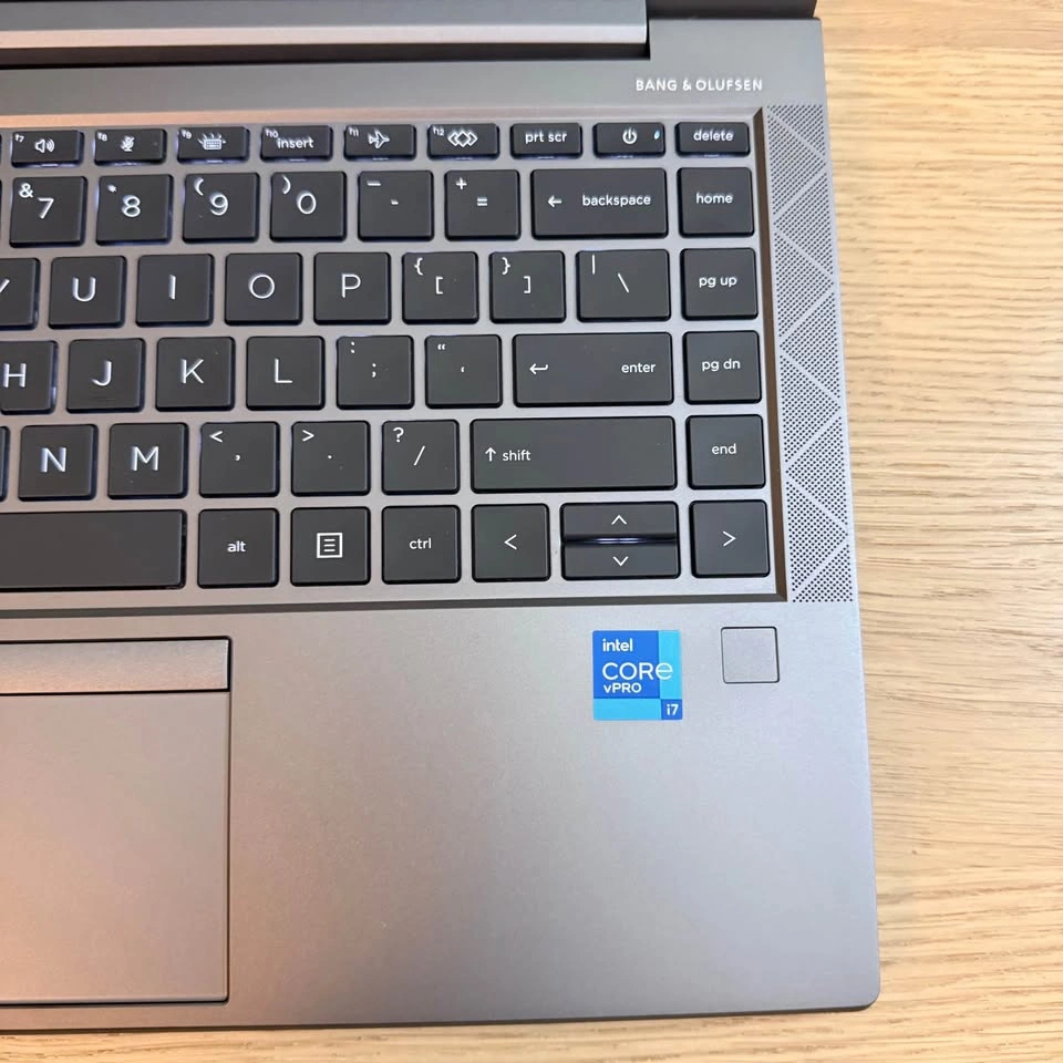 HP Zbook - i7 11Gen - 16/512 GB - Dark Grey - 14 inches - photo 2