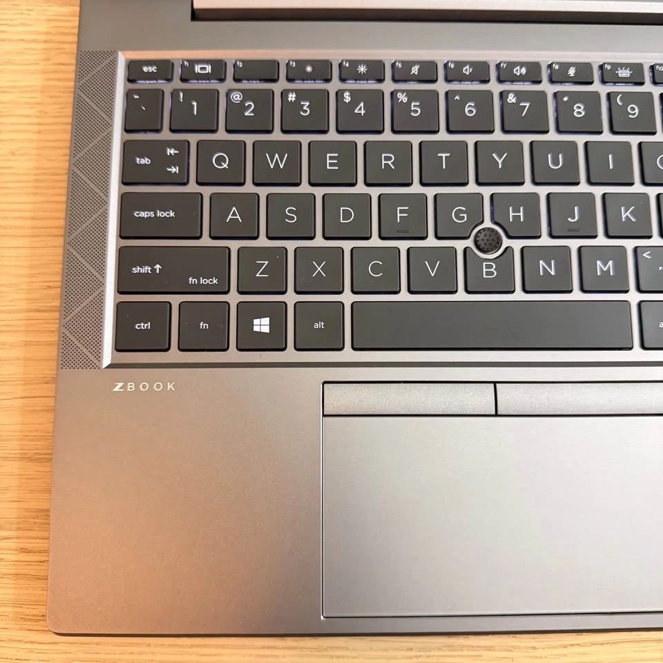 HP Zbook - i7 11Gen - 16/512 GB - Dark Grey - 14 inches - photo 3