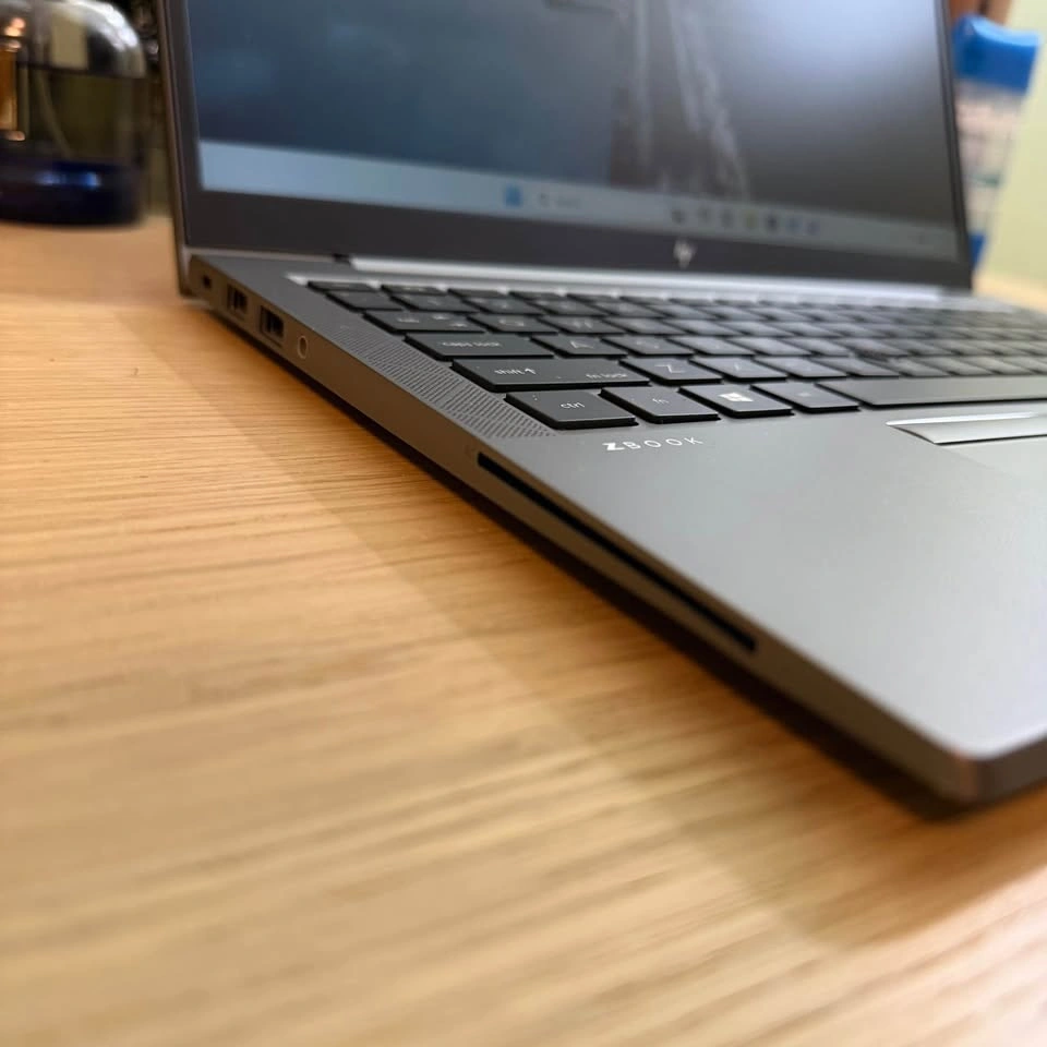 HP Zbook - i7 11Gen - 16/512 GB - Dark Grey - 14 inches - photo 4