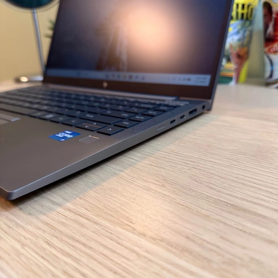 HP Zbook - i7 11Gen - 16/512 GB - Dark Grey - 14 inches - photo 5