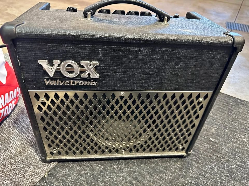 Vox Valvetronix AD15VT Guitar Amplifier