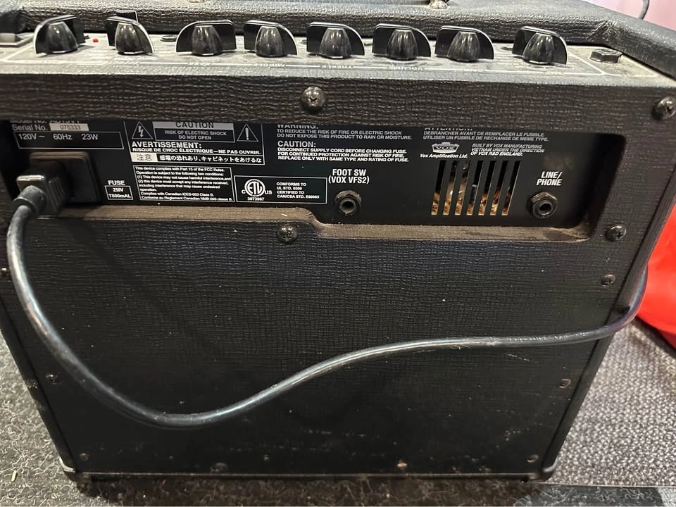 Vox Valvetronix AD15VT Guitar Amplifier - photo 3