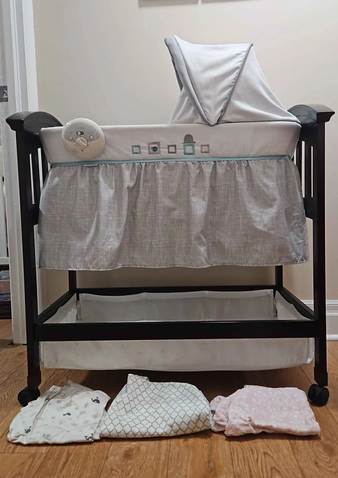 EUC Summer Infant Wood Bassinet
