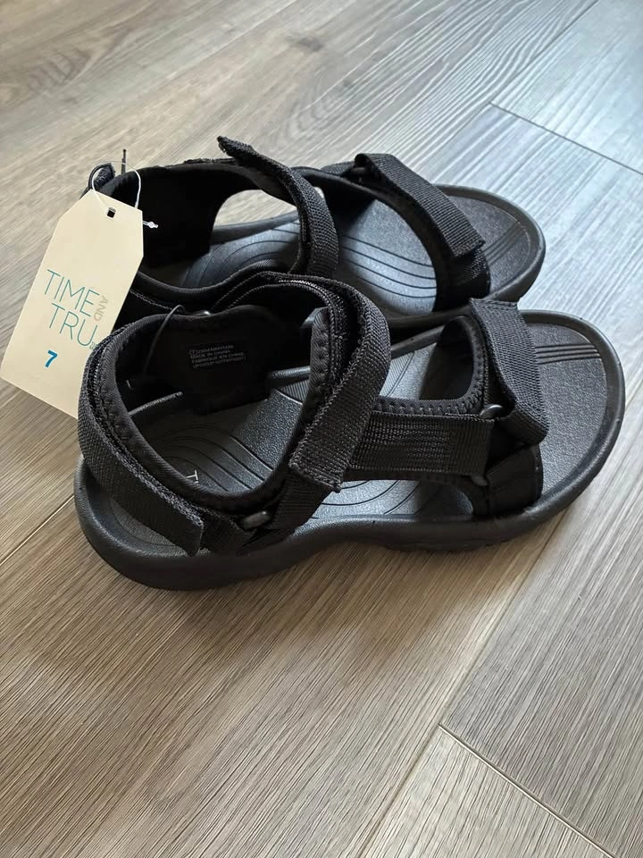 Time and Tru Sandals - photo 3