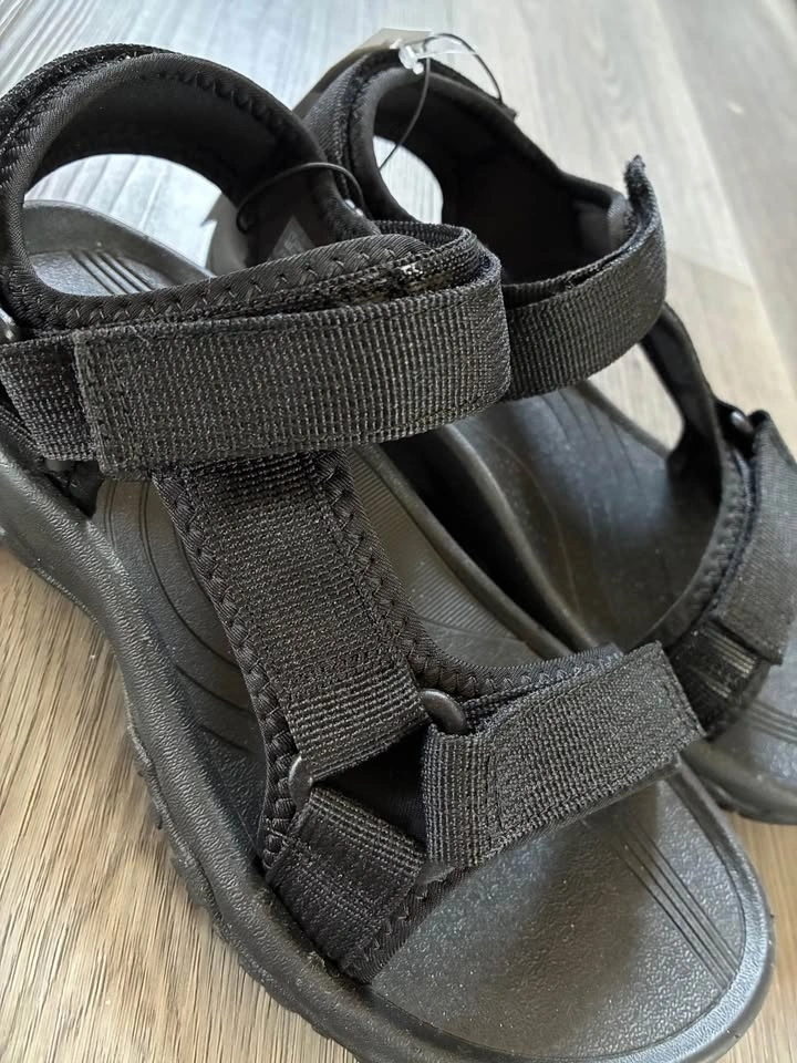 Time and Tru Sandals - photo 4