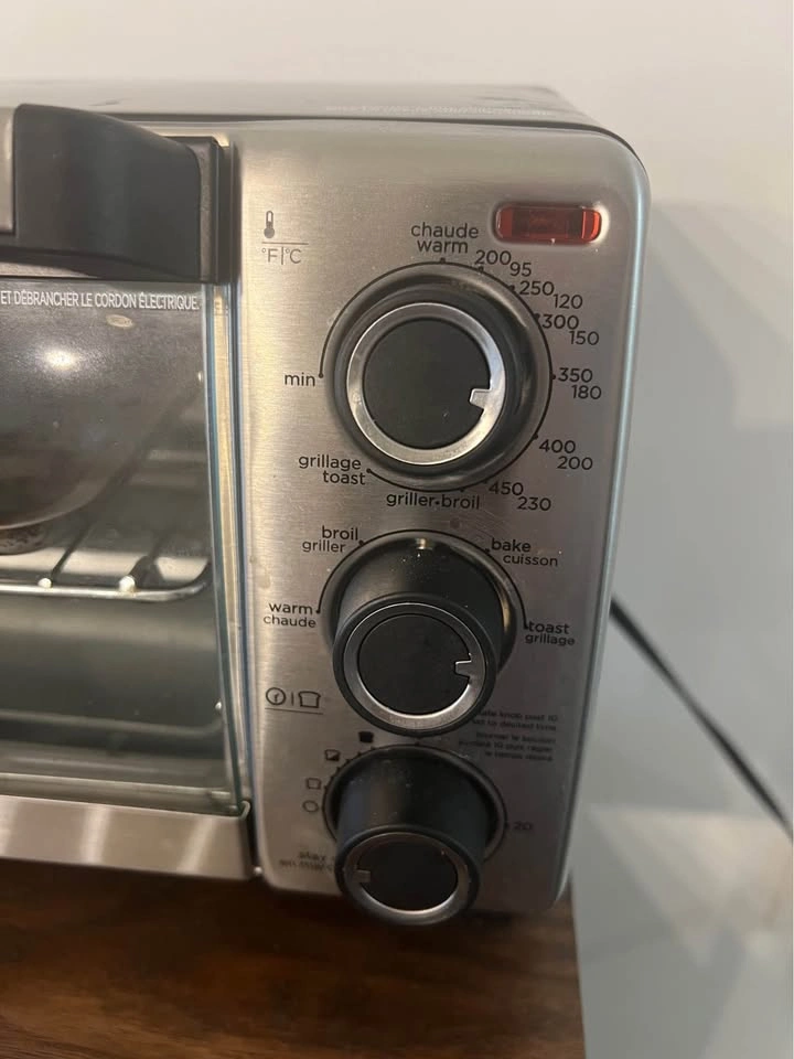 Black + Decker Stainless Steel Toaster Oven (Bake, Broil, Toast) - photo 3