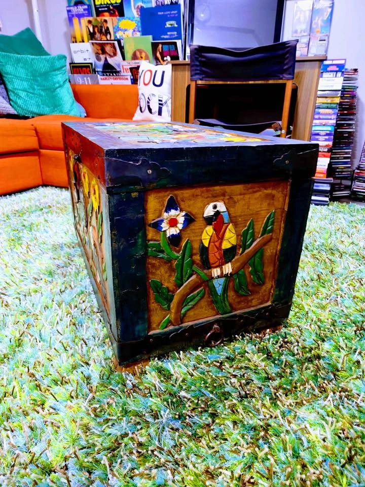Vintage 40's/50's Handmade Wooden Art Trunk/Coffee Table - photo 4