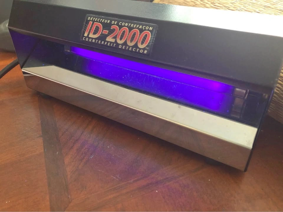 Securitech ID-2000 Ultraviolet Counterfeit Detector