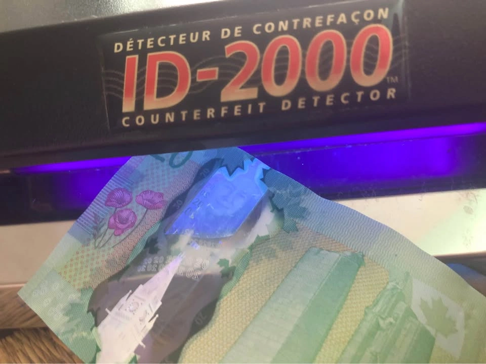 Securitech ID-2000 Ultraviolet Counterfeit Detector - photo 2