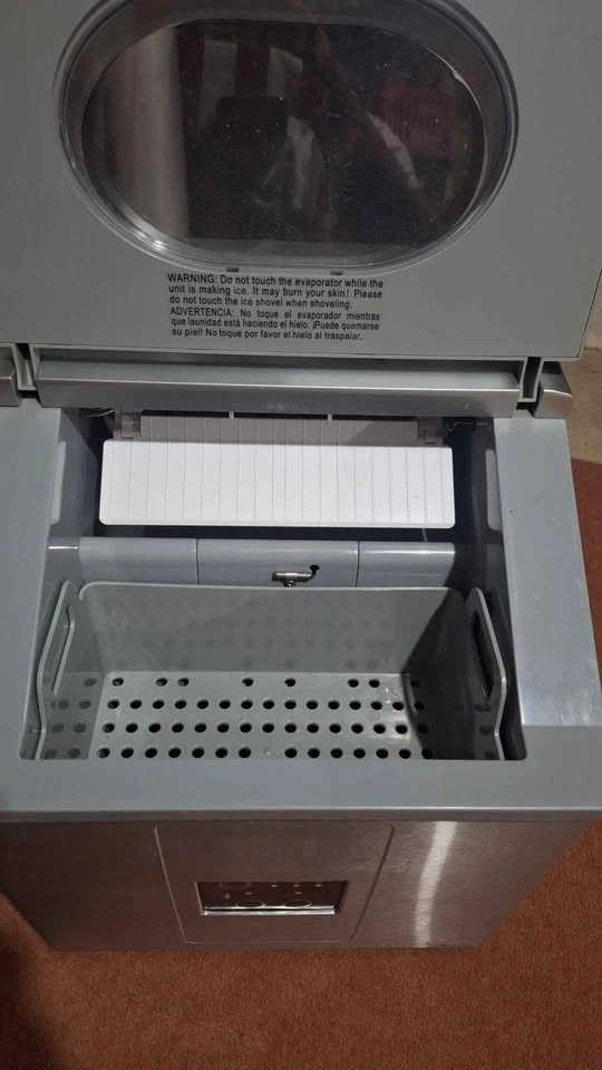 Magic Chef MCIM30SST Portable Ice Maker - photo 2