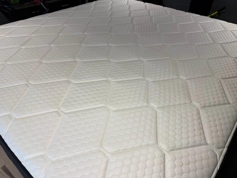 Plank Firm Luxe King Mattress, GlacioTex Cooling Cover - photo 3