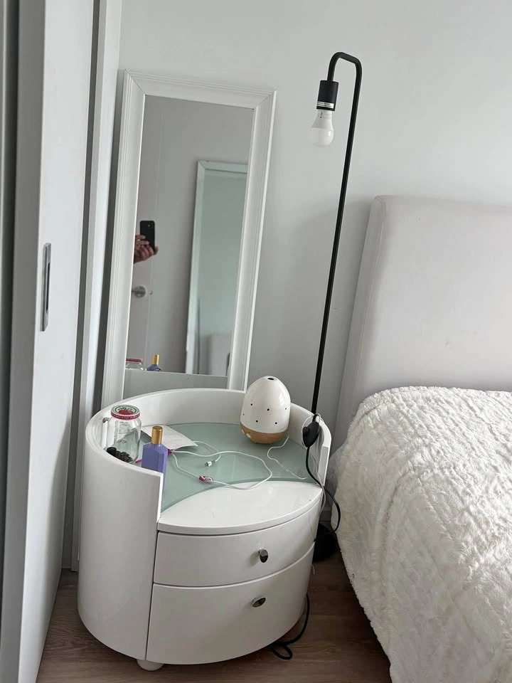 Queen bedroom set with additional items