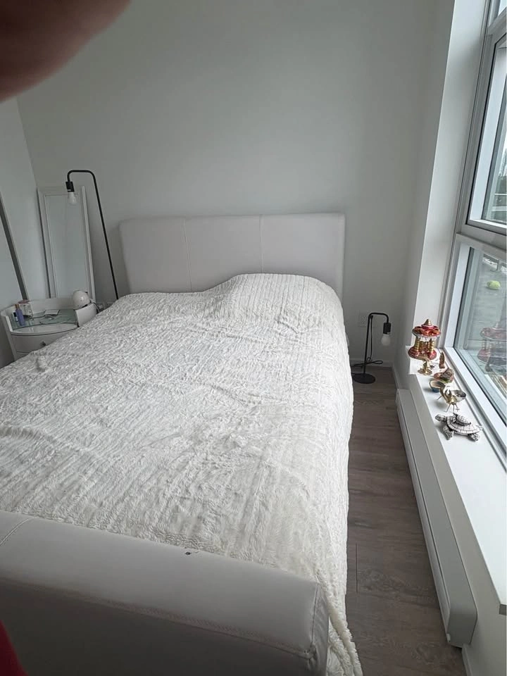 Queen bedroom set with additional items - photo 3