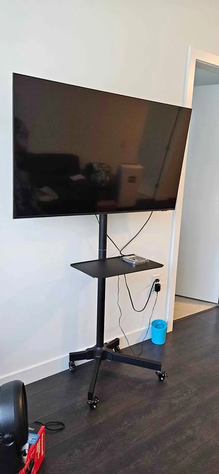 Samsung 50" UHD TV with Stand