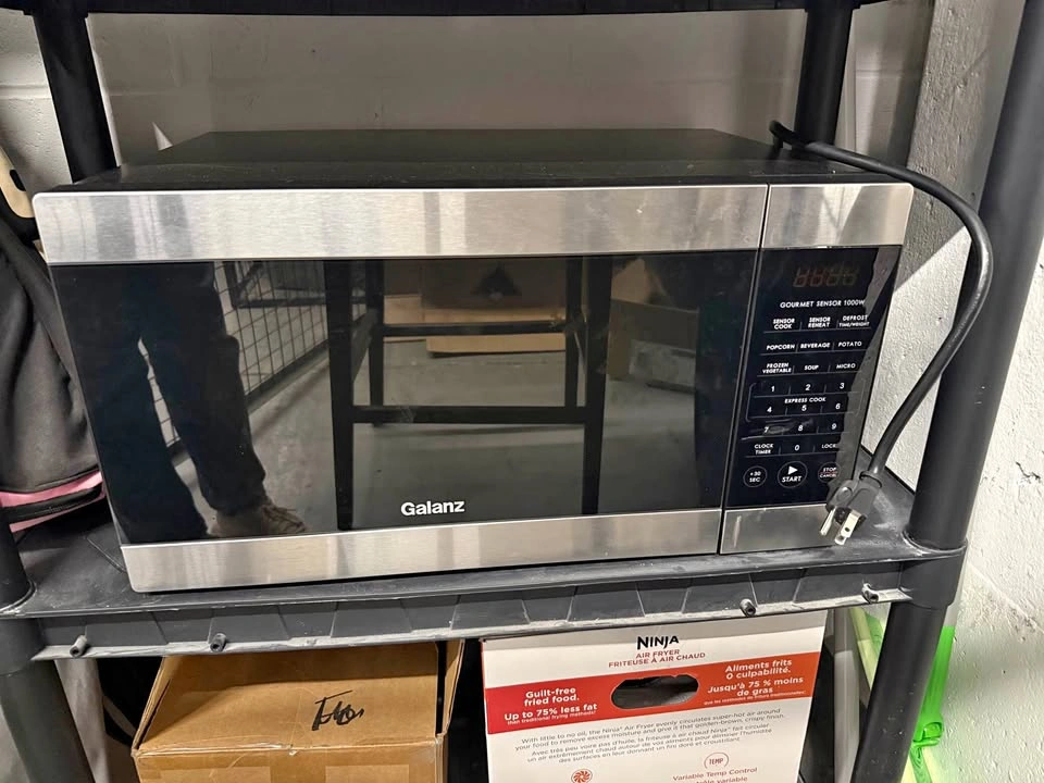 Galanz 1.1 cu. ft. ExpressWave Microwave - Like New