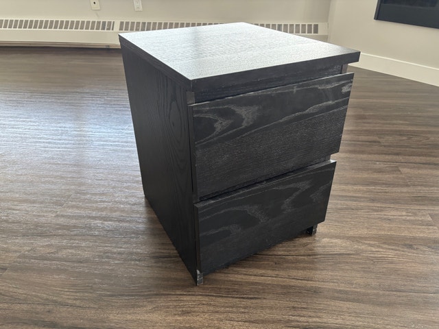 IKEA Malm Nightstand - photo 2