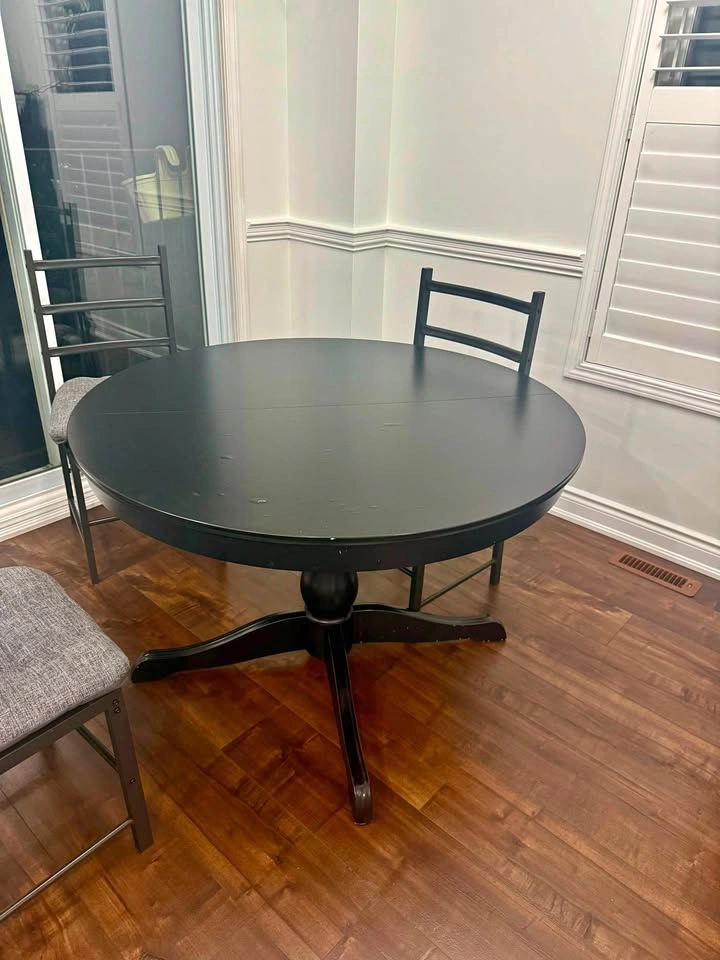 Extendable Round Dining Table Set with 4 Chairs – $200