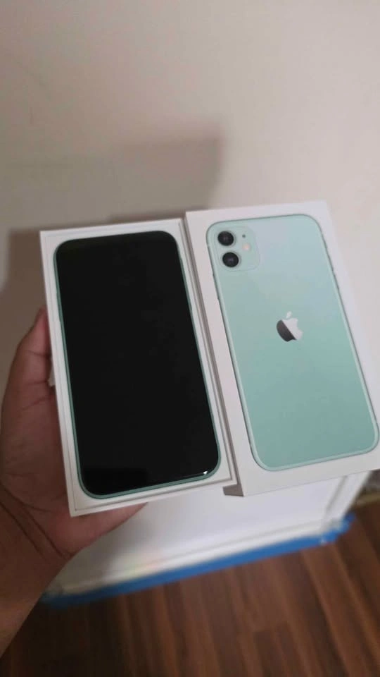 iPhone 11 64gb Unlocked GREEN - photo 2