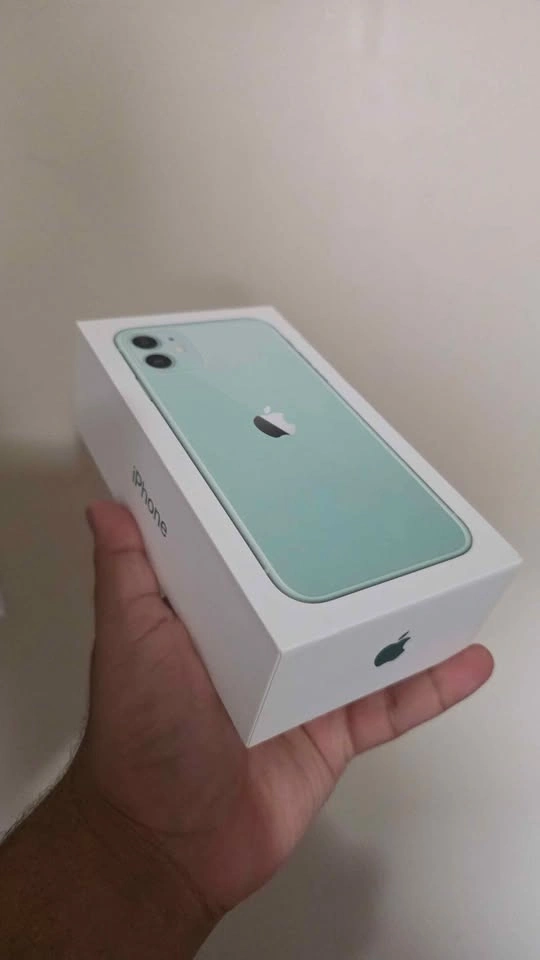 iPhone 11 64gb Unlocked GREEN - photo 3